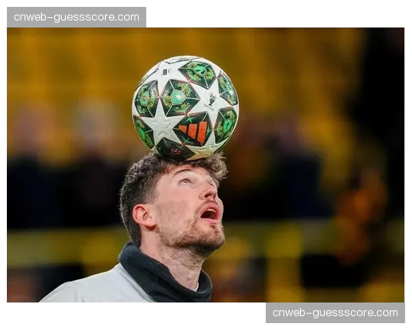 终场前扑出点球，多特蒙德门将科贝尔振臂怒吼保住胜局